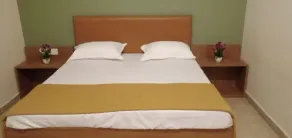 Laya Crest - Room