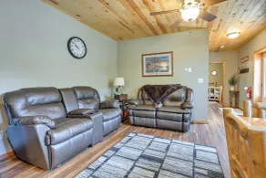 Cozy Lake Wissota Escape w/ Community Dock! - Interiör