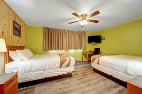 Four Seasons Lodge - Room