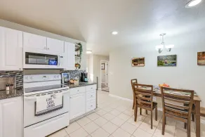 Family friendly Cottage w Playground in Centralia - Innenbereich