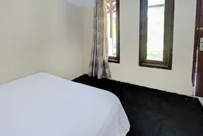 OYO Life 92853 Kost 999 - Room