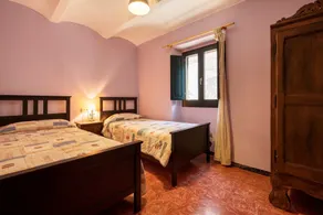 Casa rural con jardín privado, ideal para familias y grupos - Habitación