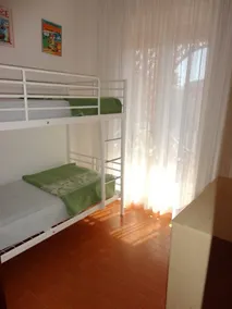 Beautiful Villa With Garden and Pool for 8 People - Zimmer