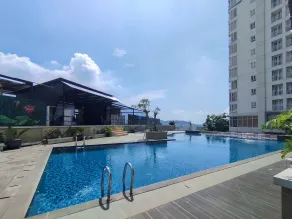 Strategic And Comfy Studio At Skyland City Jatinangor Apartment - Pool
