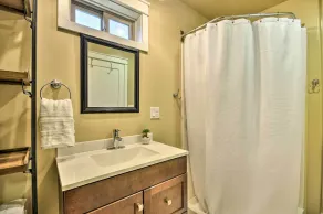 Scenic Studio w/ Loft & View of the Columbia River - Interior
