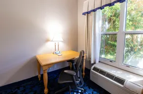 Hampton Inn & Suites Jacksonville Deerwood Park - Room