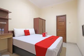 RedDoorz near Hartono Mall 3 - Room