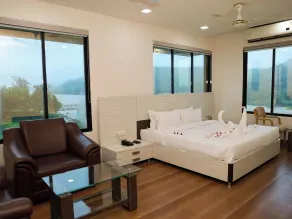 Praveg Rezort Silvassa - Room