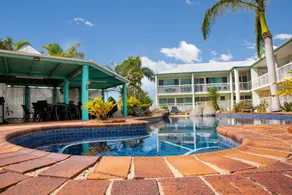 Reef Adventureland Motel - Piscina