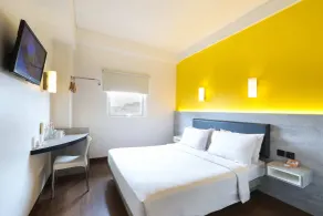 Amaris Hotel Bekasi Barat - Room