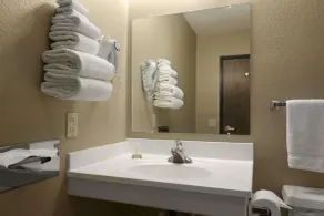 Super 8 by Wyndham Blackwell - Salle de bain