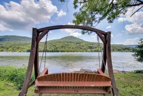 Dock & Hot Tub: Tennessee River Cabin Getaway - Interiør