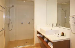 Nesuto Geraldton - Bathroom