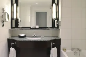 Paris Marriott Champs Elysees Hotel - Badezimmer