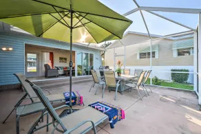 Lovely Lady Lake Home w/ Resort Amenities & Lanai! - Intérieur