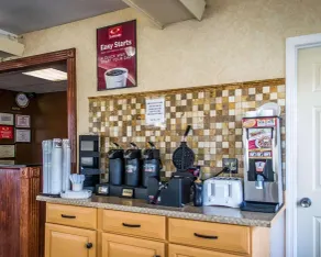 Economy Inn & Suites - Restaurant