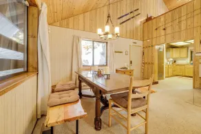 6 Mi to Sugar Bowl Resort: Soda Springs Cabin! - Interiør