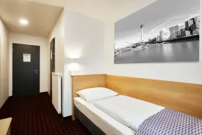 McDreams Hotel Düsseldorf-City - Chambre