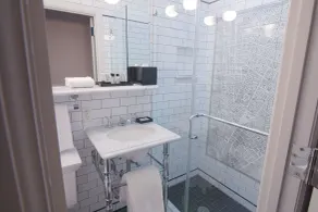 The Frederick Hotel Tribeca, a Small Luxury Hotel - Bathroom
