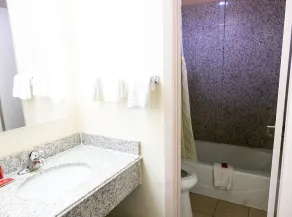 Baymont by Wyndham College Park Atlanta Airport South - Salle de bain