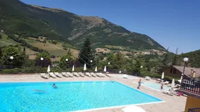 Hotel Pineta Ristorante country house in Fabriano - Pool