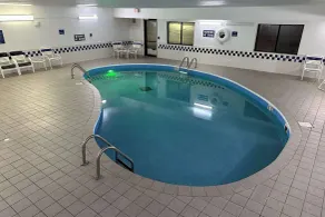 Quality Suites Near West Acres - Pool