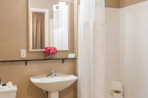 The Mediterranean Inn - Bathroom