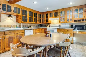 Lakefront Cabin w/ Shared Beach in Cecil! - Interiör