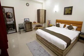 The Hideout Agra Garden Homestay - 11 minutes to Taj - Room