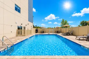 Holiday Inn Express & Suites Tampa Stadium - Airport Area by IHG - Pool