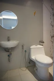 HOTEL PANTES SIMPANG LIMA SEMARANG - Bathroom