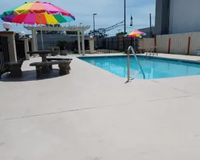 Hole Inn the Wall Hotel - Fort Walton Beach - Sunset Plaza - nearby Beaches & Hurlburt - Piscine