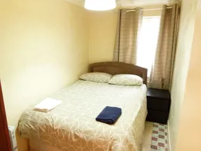 SS Property Hub - Family Apartment near Central London - Chambre