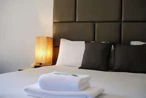 Island Palms Motor Inn - Room