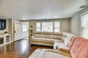 Stay & Play in Plymouth: Spacious Home w/ Yard - Interiör