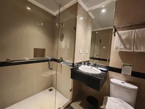 Grand Paragon Hotel - Bathroom