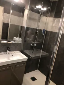 Brit Hotel Quimper Nord - Badeværelse