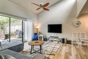 Pet-friendly Raleigh Townhome Near Medical Centers - Innvendig