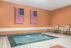 Ramada by Wyndham Catlettsburg Ashland - Piscine