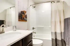 Quiet Evans Home Rental Near Parks & Downtown! - Salle de bain