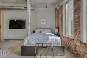 Luxury Downtown Dallas Stay by Amyfinehouse - Room