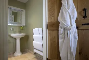 The Three Crowns - Baño