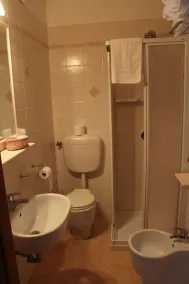 Familienorientierte Ferienwohnung mit Garten | Gartenblick - Badezimmer