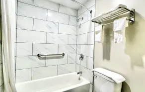 Best Value Inn - Bathroom
