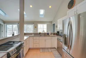 6 Mi to Tanglewood! High-End Lee Apartment - Interiør