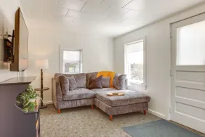 Swim, Hike & Unwind: Frankfort Cottage w/ Fire Pit - Interni