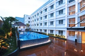 Kokoon Hotel Surabaya - Pool