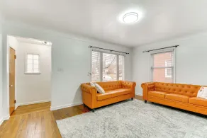 13 Mi to Downtown Detroit: Bright Home - Intérieur