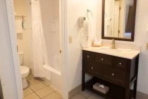 Pines Inn & Suites - Salle de bain