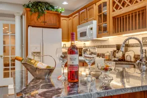 Owings Mills Apartment - 13 Mi to Maryland Zoo! - Cucina privata